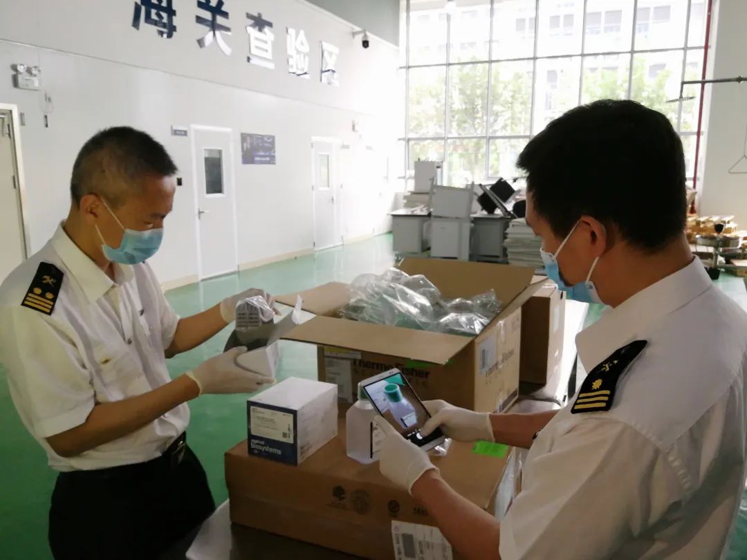 党旗在基层一线高高飘扬| 广州海关助推生物医药产业创新发展